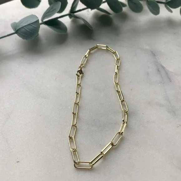 Minimalist and Dainty 18k Gold Plated Paperclip Chain Bracelet - Picture 2 of 4